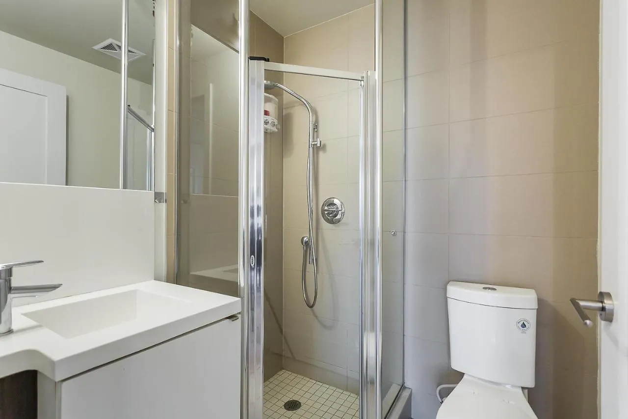 Toronto Rooms And Suites Condos 3*,